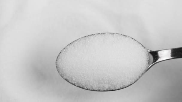 ハーブ ステビア砂糖 金属のティースプーン 粉末の自然な健康的な結晶甘味料を閉じる — ストック動画