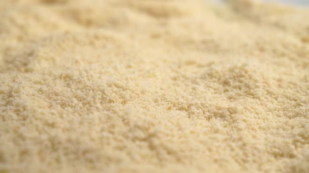 グルテンフリーグラウンドは ゆっくりとした動きで落ちるアーモンド小麦粉をブランチしました ローテーション — ストック動画