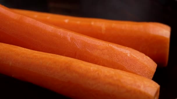 生皮胡萝卜 新鲜蔬菜作为Keto饮食 靠近点轮调 — 图库视频影像