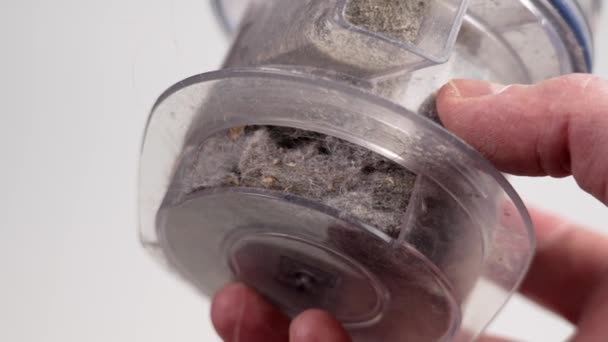 Пылесосный Фильтр Засоряется Пылью Волосами После Гигиенической Очистки Грязная Пыль — стоковое видео