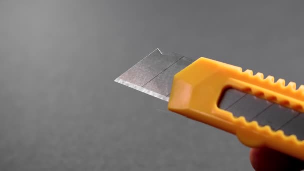 Cuchillo Utilitario Cortador Caja Retráctil Mano Para Desembalaje Paquetes Sobre — Vídeo de stock
