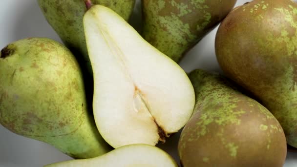 Saftige Birnen Ganze Und Scheiben Geschnittene Reife Früchte Bio Lebensmittel — Stockvideo