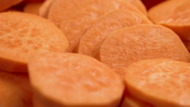 Batatas Doces Fatiadas Batata Starchy Matéria Prima Não Cozida Fecha — Vídeo de Stock