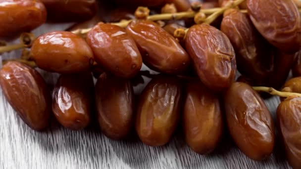 Солодкі Сушені Дати Гілці Кухонній Дошці Східні Частування Здорова Поживна — стокове відео