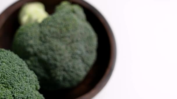 Hromada Zelené Organické Brokolice Ruce Zeleninové Čerstvé Ingredience Hojnost Domácí — Stock video