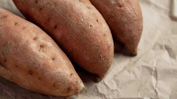 Cartofi Dulci Crude Yam Închid Rădăcină Batata Întreagă Decojită Rotație — Videoclip de stoc