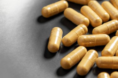 Ashwagandha kapsülleri stresi azaltmak ve gri kasedeki genel sağlığı iyileştirmek için. Makro