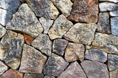 Duvar taşlarından pürüzlü bir yüzey. Açık havada kahverengi ve mavi renkli arkaplan dokusu