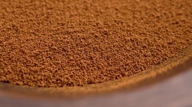 Tahta bir kasede hazır hindiba. Sağlıklı besin maddeleri. Makro atış. Üst Manzara. Döndürme