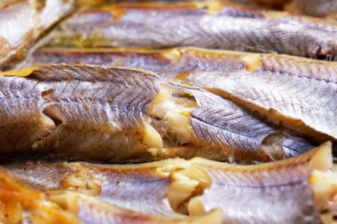 Kızarmış mavi mezgit balığı dokusu. Makro çekim. 