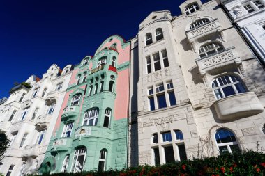 Süslü pastel Gruenderzeit evleri kolonya suedstadt bölgesinde.