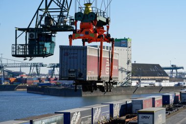 Cologne, Germany, February 08 2023 : loading of a truck trailer with a gantry crane onto the railroad in the port of niehl in cologne