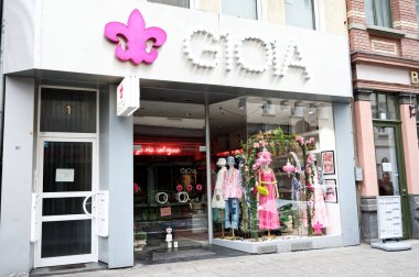 Köln, Almanya, 02 Nisan 2023: ünlü moda mağazası G1O1A 'nın önünde, kolonyadaki Rudolfplatz' da.