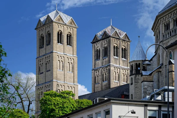 Duas Torres Basílica Romanesca Gereon Cidade Velha Colônia Dia Ensolarado — Fotografia de Stock