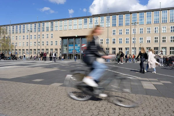 Colonia Alemania Abril 2023 Ciclista Con Desenfoque Movimiento Pasa Frente — Foto de Stock