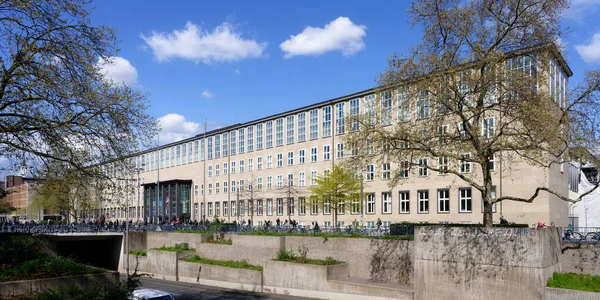 Köln, Almanya, 25 Nisan 2023: Kolonya Üniversitesi 'nin ana binası