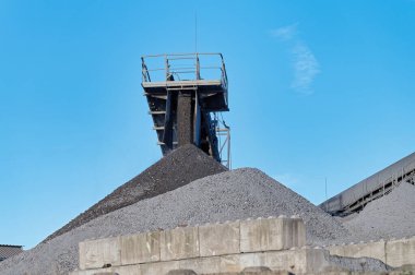 Kolonya yakınlarındaki Erftstadt 'ta atık yakma küllerinin işlenmesinde kullanılan endüstriyel fabrika