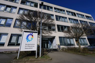 Köln, Almanya 07 Mart 2025: Köln 'deki Maarweg genel merkezinde Federal Sağlık Eğitim Merkezi' nin (BZGA) Federal Sağlık Enstitüsü 'ne yeniden adlandırılması (BIOEG)