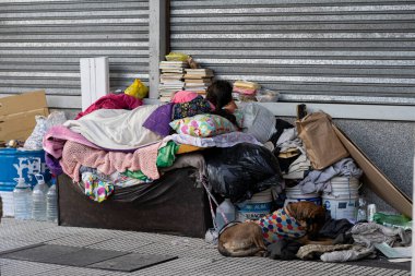 Buenos Aires, Arjantin 'de sokakta evsiz bir dilenci..