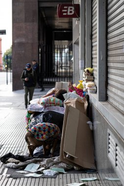 Buenos Aires, Arjantin 'de sokakta evsiz bir dilenci..