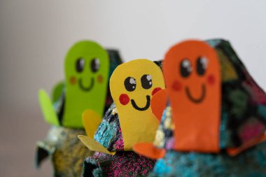 Üç renkli kaplumbağa. El işi, el işi.