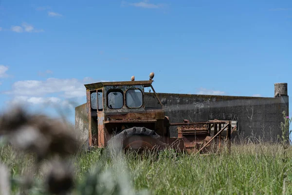 Старый Заброшенный Трактор Поле Аргентины — стоковое фото