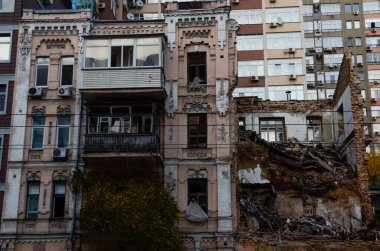 Ukrayna 'da savaş. Rus füze saldırısının sonuçları. Şehir merkezinde yıkım ve hasar. Kyiv, Ukrayna, Ekim 2022