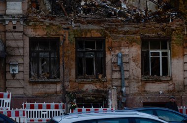 Ukrayna 'da savaş. Rus füze saldırısının sonuçları. Şehir merkezinde yıkım ve hasar. Kyiv, Ukrayna, Ekim 2022