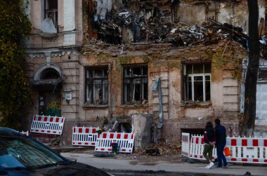 Ukrayna 'da savaş. Rus füze saldırısının sonuçları. Şehir merkezinde yıkım ve hasar. Kyiv, Ukrayna, Ekim 2022