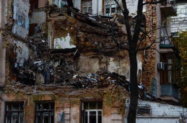 Ukrayna 'da savaş. Rus füze saldırısının sonuçları. Şehir merkezinde yıkım ve hasar. Kyiv, Ukrayna, Ekim 2022