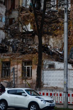 Ukrayna 'da savaş. Rus füze saldırısının sonuçları. Şehir merkezinde yıkım ve hasar. Kyiv, Ukrayna, Ekim 2022