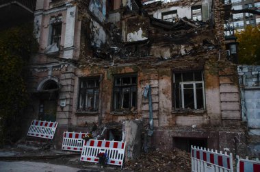 Ukrayna 'da savaş. Rus füze saldırısının sonuçları. Şehir merkezinde yıkım ve hasar. Kyiv, Ukrayna, Ekim 2022
