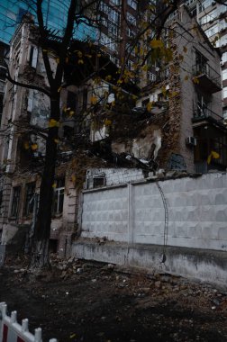 Ukrayna 'da savaş. Rus füze saldırısının sonuçları. Şehir merkezinde yıkım ve hasar. Kyiv, Ukrayna, Ekim 2022