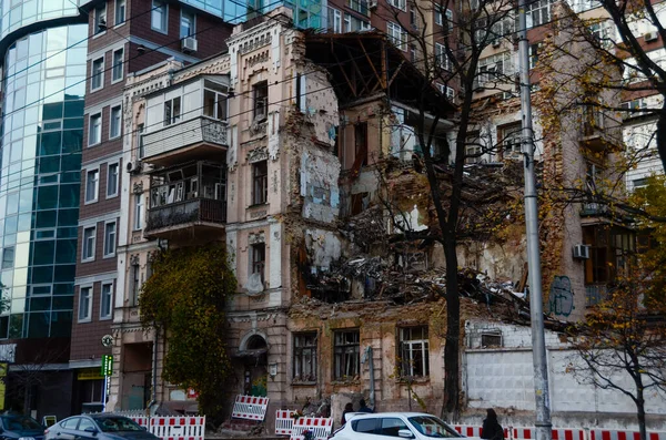 Wojna Ukrainie Konsekwencje Rosyjskiego Ataku Rakietowego Zniszczenia Zniszczenia Centrum Miasta — Zdjęcie stockowe