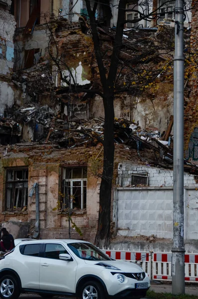 Ukrayna 'da savaş. Rus füze saldırısının sonuçları. Şehir merkezinde yıkım ve hasar. Kyiv, Ukrayna, Ekim 2022