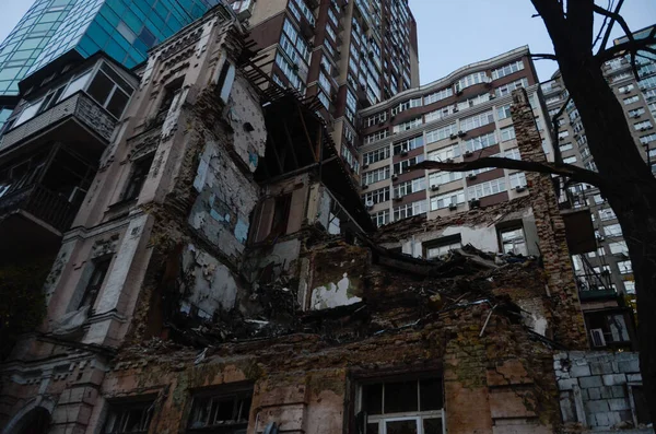 Ukrayna Savaş Rus Füze Saldırısının Sonuçları Şehir Merkezinde Yıkım Hasar — Stok fotoğraf