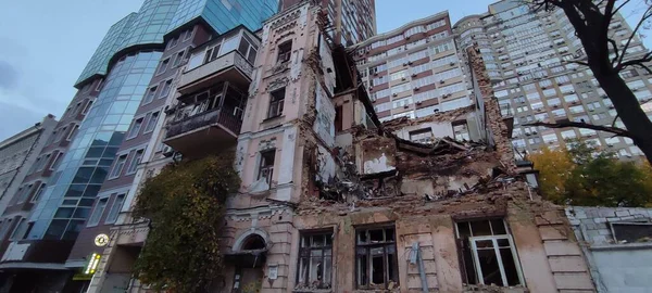 Sota Ukrainassa Venäjän Ohjusiskun Seuraukset Tuho Vauriot Kaupungin Keskustassa Kiova — kuvapankkivalokuva