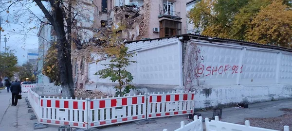 ウクライナでの戦争 ロシアのミサイル攻撃の結果 市内中心部の破壊と損傷 ウクライナのキエフ 2022年10月 — ストック写真