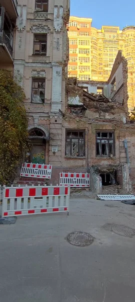 Πόλεμος Στην Ουκρανία Συνέπειες Μιας Ρωσικής Πυραυλικής Επίθεσης Καταστροφή Και — Φωτογραφία Αρχείου