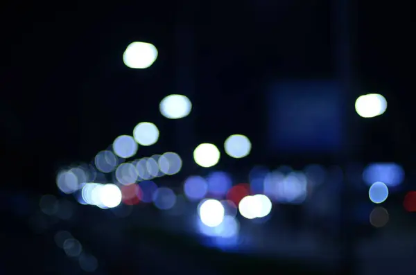 Gece Şehirdeki Trafik Işıklarının Fotoğrafı — Stok fotoğraf