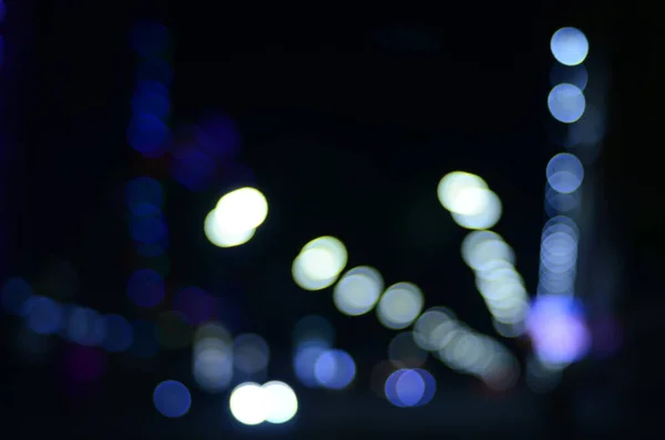 Gece Şehirdeki Trafik Işıklarının Fotoğrafı — Stok fotoğraf