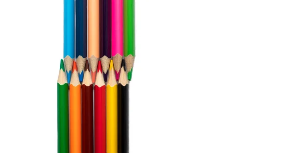 白い背景に隔離された色鉛筆を閉じる — ストック写真
