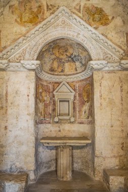 9 Temmuz 2023 Pissignano, Perugia, Umbria. Clitumnus Tapınağı, Campello sul Clitunno yakınlarında bulunan küçük bir ortaçağ kilisesidir. 2011 yılında UNESCO Dünya Mirasları Alanı haline geldi..