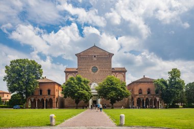 Ferrara, Emilia Romagna, İtalya. Bahçeler, mimari, tarihi binalar, sanat ve tarihle dolu Ferrara Charterhouse anıtı. UNESCO Dünya Mirası Alanı.