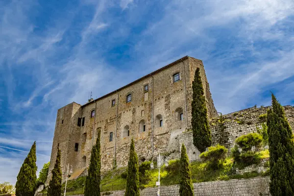 stock image A glimpse of the ancient medieval village of Montefiascone, Viterbo, Italy. A detail of the medieval fortress of the Rocca dei Papi, which dominates the city. The imposing stone and brick building.