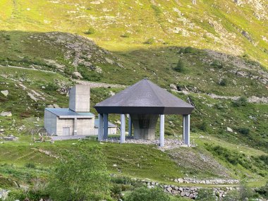 Gotthard tünel havalandırma bacası (Lueftungsschacht GotthardTüneli) İsviçre Alpleri 'ndeki St. Gotthard geçidi boyunca, Airolo - Ticino Kantonu (Tessin), İsviçre (Schweiz)