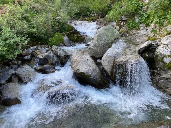 Wasserfälle Und Kaskaden Guspisbach Den Schweizer Alpen Und Bereich Des — Stockfoto