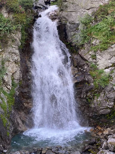 Cascate Cascate Sul Torrente Guspisbach Nelle Alpi Svizzere Nella Zona — Foto Stock