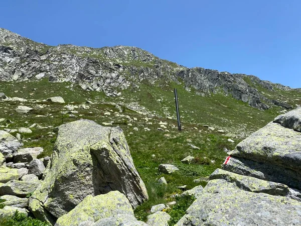 Klippor Och Stenar Sommarens Schweiziska Alpina Miljö Och Bergsområdet Gotthard — Stockfoto