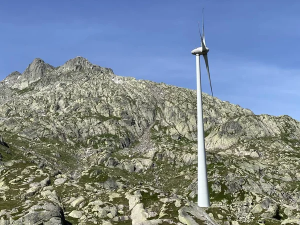 スイスのティチーノ州 テッシン 第三の風力発電所やWindpark Gotthard峠 Gotthardpass エアロロの高山山岳地帯で テッシン スイス スイス — ストック写真